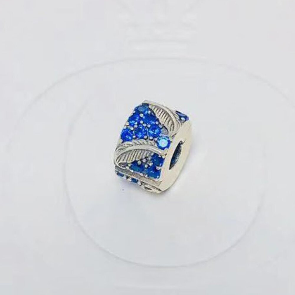 Pandora Curved Feather & Pavé Clip Charm